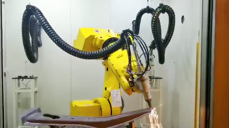 斯塔克機(jī)器人三維激光切割機(jī)